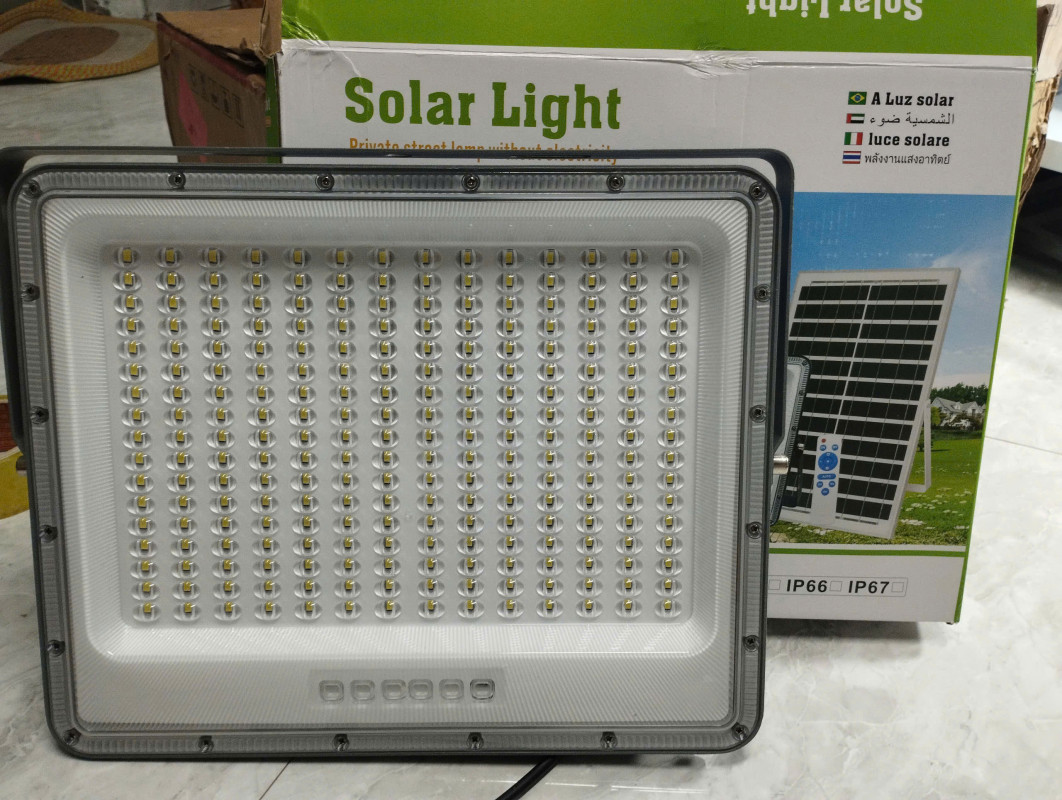 ĐÈN PHA MẮT NGỌC NLMT SOLAR X300W